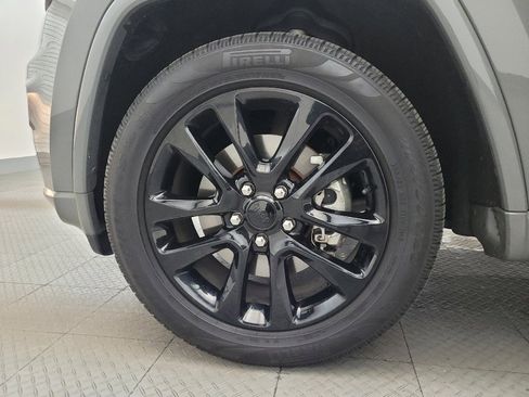 Used 2021 Jeep Grand Cherokee Laredo X RWD image 31