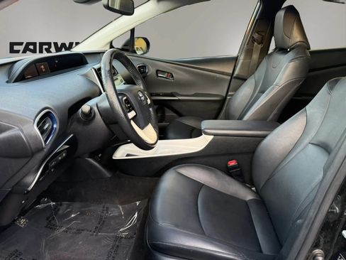 Used 2016 Toyota Prius Four Touring w/ Premium Convenience Package FWD image 12