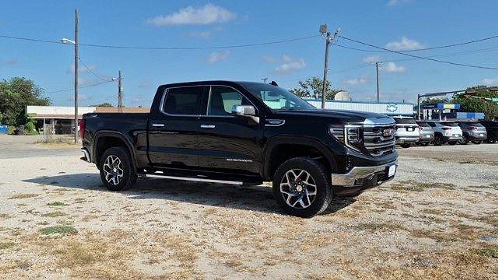Used 2023 GMC Sierra 1500 SLT AWD/4WD image 2