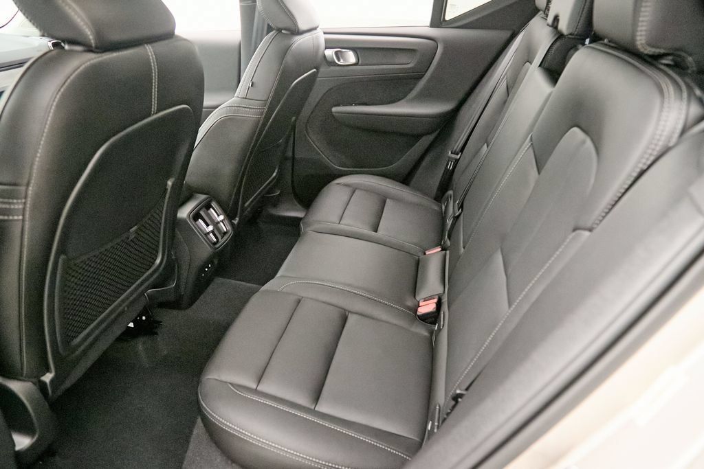 Certified 2024 Volvo XC40 B5 Plus w/ Protection Package Premier AWD/4WD image 20