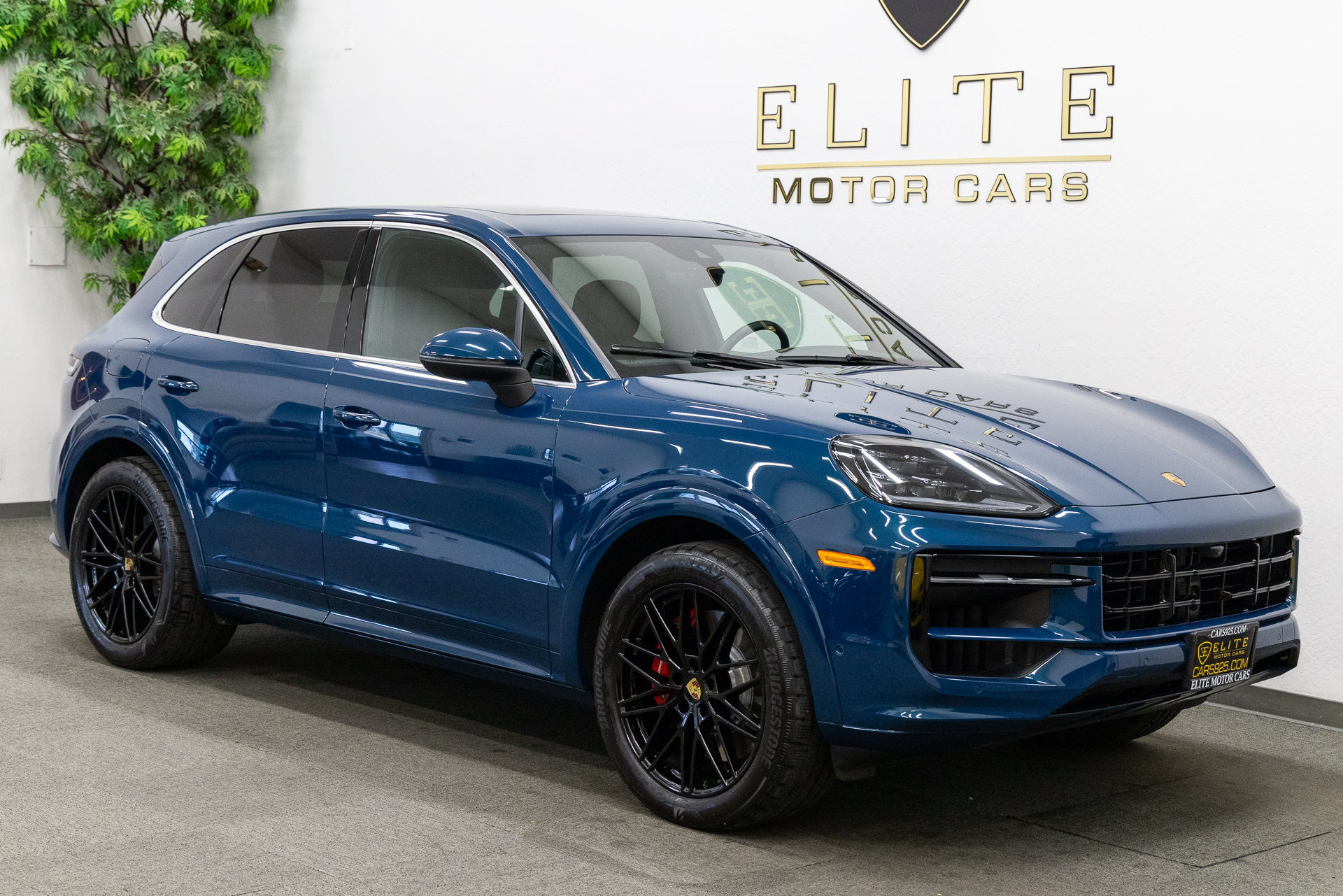 Used 2024 Porsche Cayenne S AWD/4WD image 9