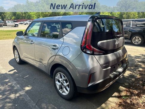 Used 2025 Kia Soul LX w/ LX Technology Package FWD image 7