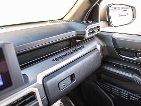 Used 2025 Toyota Tacoma TRD Sport image 30