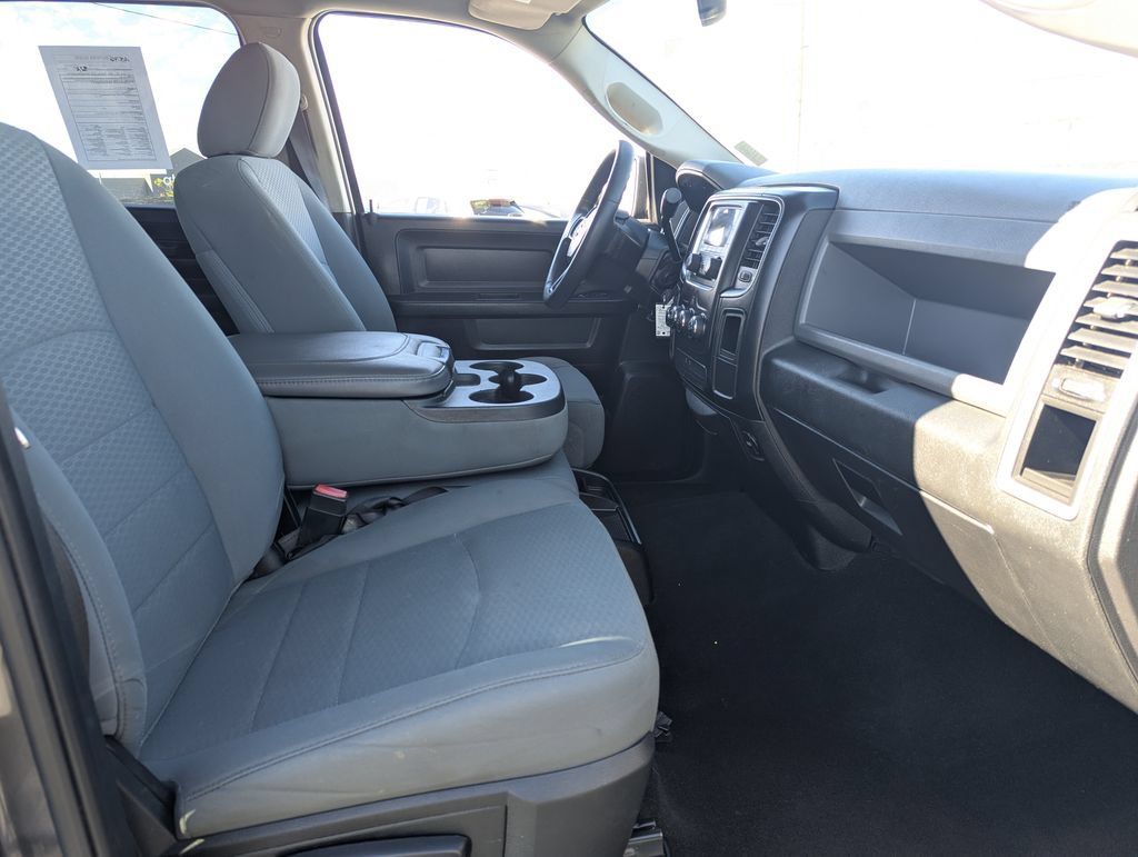 Used 2018 RAM 1500 ST w/ SXT Appearance Group AWD/4WD image 31