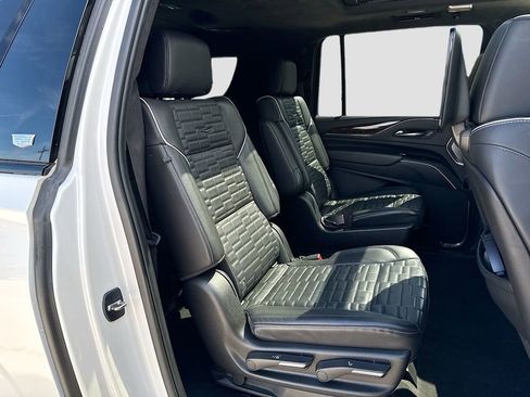 Used 2021 Cadillac Escalade ESV Sport Platinum AWD/4WD image 35