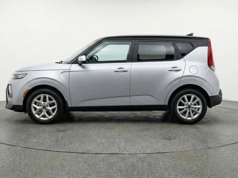Used 2025 Kia Soul LX w/ LX Technology Package FWD image 5