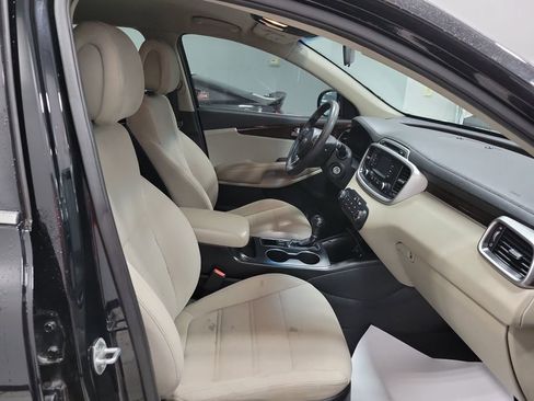 Used 2016 Kia Sorento LX image 19