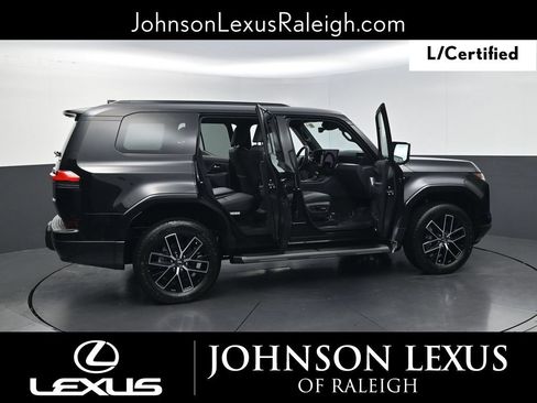 Used 2024 Lexus GX 550 w/ Accessory Package (Z1) AWD/4WD image 32
