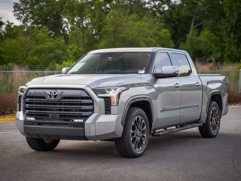 Used 2023 Toyota Tundra Limited w/ Power Package RWD image 5