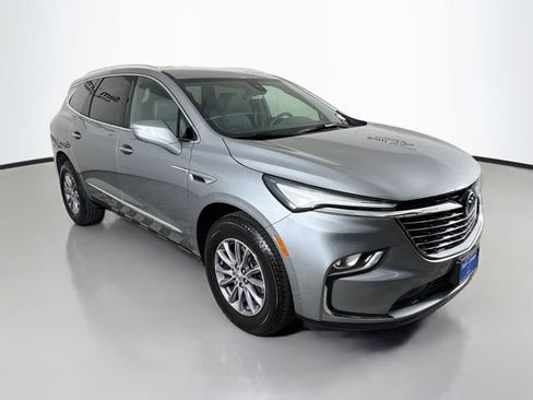 Used 2024 Buick Enclave Essence w/ Technology Package FWD image 1