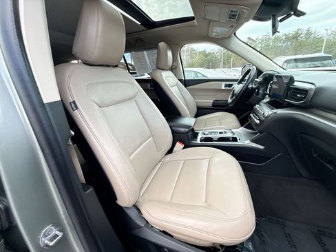Used 2020 Ford Explorer XLT w/ Equipment Group 202A image 26