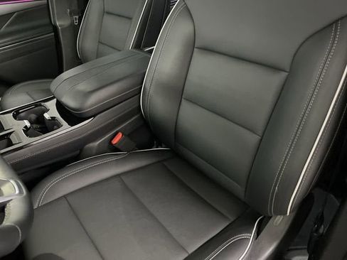 Certified 2025 Buick Enclave Preferred image 18