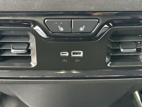 Used 2025 GMC Sierra 2500 AT4 image 33