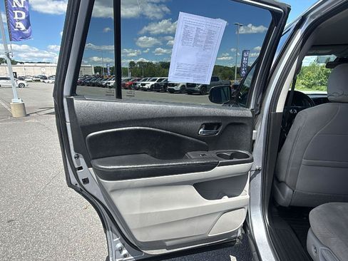 Used 2021 Honda Pilot EX image 24
