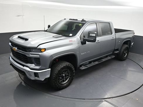 Used 2025 Chevrolet Silverado 2500 LT AWD/4WD image 20