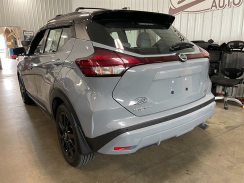 Used 2021 Nissan Kicks SR w/ SR Premium Package FWD image 3