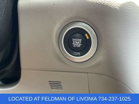Used 2024 Chrysler Pacifica Touring-L FWD image 16