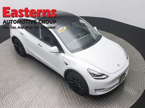 Used 2020 Tesla Model Y Long Range image 3