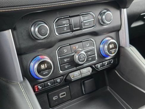 Used 2024 GMC Yukon SLT image 31