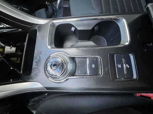 Used 2019 Ford Fusion SE FWD image 9