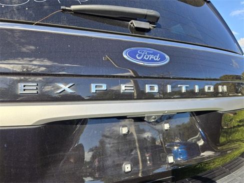 Used 2024 Ford Expedition XLT image 10