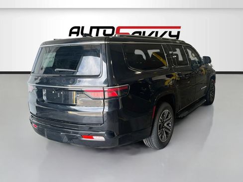 Used 2025 Jeep Wagoneer L 4WD image 7