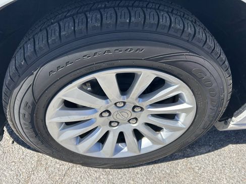 Used 2011 Chrysler 300 RWD image 13