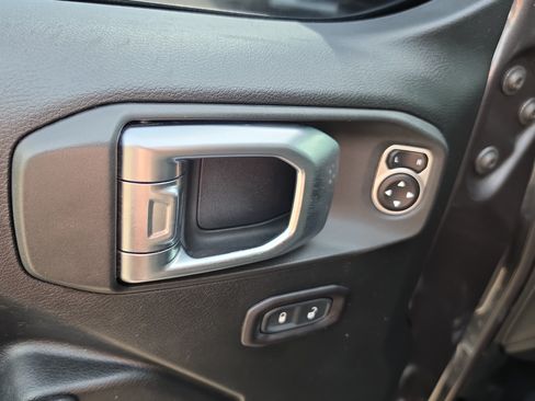 Used 2018 Jeep Wrangler Unlimited Sport S AWD/4WD image 18