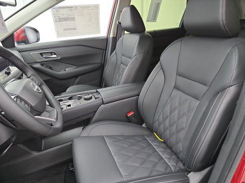 New 2026 Nissan Rogue Platinum w/ Platinum Premium Package AWD/4WD image 15