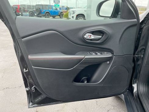 Used 2016 Jeep Cherokee Trailhawk w/ Comfort/Convenience Group image 10