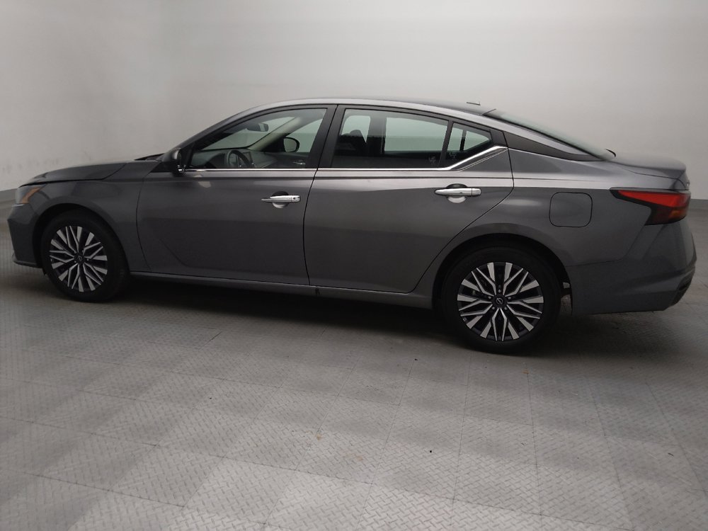 Used 2025 Nissan Altima 2.5 SV AWD/4WD image 3
