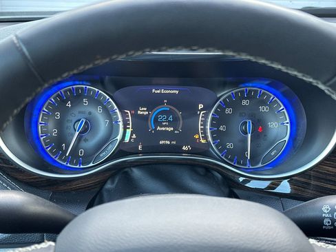 Used 2023 Chrysler Pacifica Limited image 25