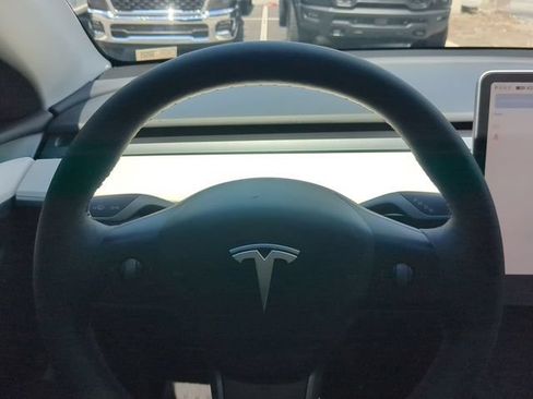 Used 2024 Tesla Model Y Long Range AWD/4WD image 31