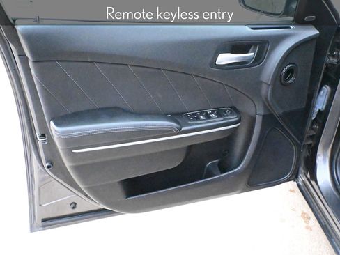 Used 2023 Dodge Charger SXT image 9