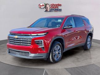 Used 2025 Chevrolet Traverse LT video 1