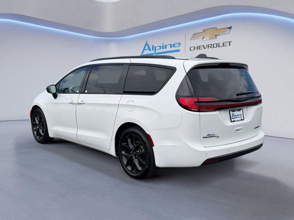 Used 2025 Chrysler Pacifica Limited FWD image 3