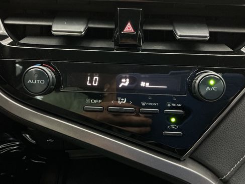 Used 2021 Toyota Camry SE FWD image 35