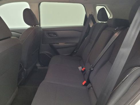 Used 2024 Nissan Rogue S AWD/4WD image 18