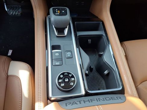 New 2026 Nissan Pathfinder Platinum image 13