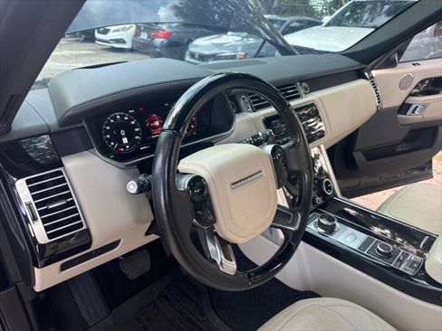 Used 2020 Land Rover Range Rover HSE image 10