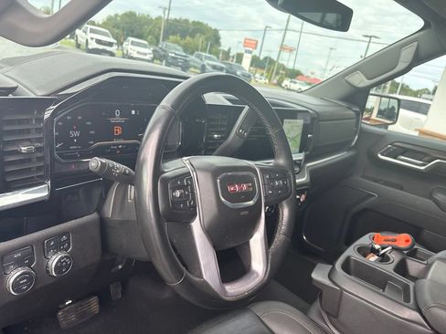 Used 2025 GMC Sierra 1500 SLT AWD/4WD image 4