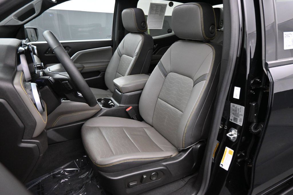 Used 2023 Chevrolet Colorado ZR2 w/ ZR2 Convenience Package III AWD/4WD image 16