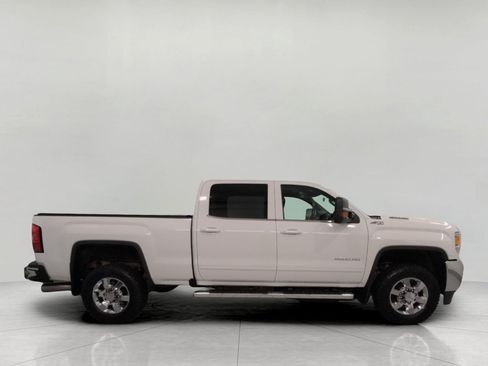 Used 2019 GMC Sierra 2500 SLE w/ SLE Preferred Package AWD/4WD image 11