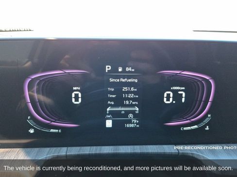 Used 2025 Kia Telluride EX w/ EX Captain's Chair Package FWD image 16