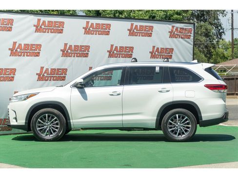 Used 2017 Toyota Highlander XLE FWD image 4