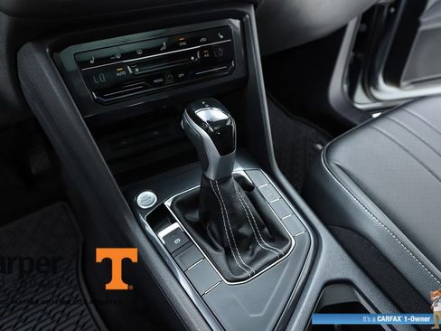 Used 2024 Volkswagen Tiguan SE w/ Panoramic Sunroof Package FWD image 24