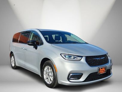 Used 2024 Chrysler Pacifica Touring-L