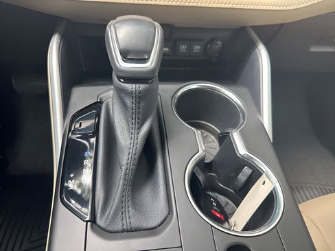 Used 2020 Toyota Highlander XLE FWD image 15