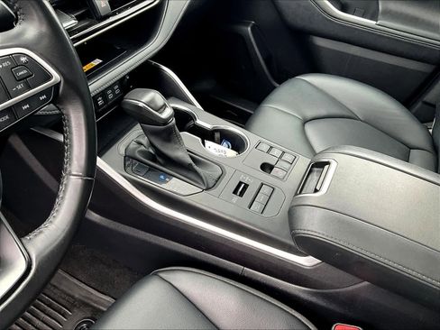 Used 2024 Toyota Highlander XLE image 21