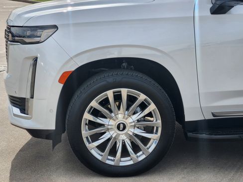Certified 2023 Cadillac Escalade ESV Premium Luxury AWD/4WD image 28